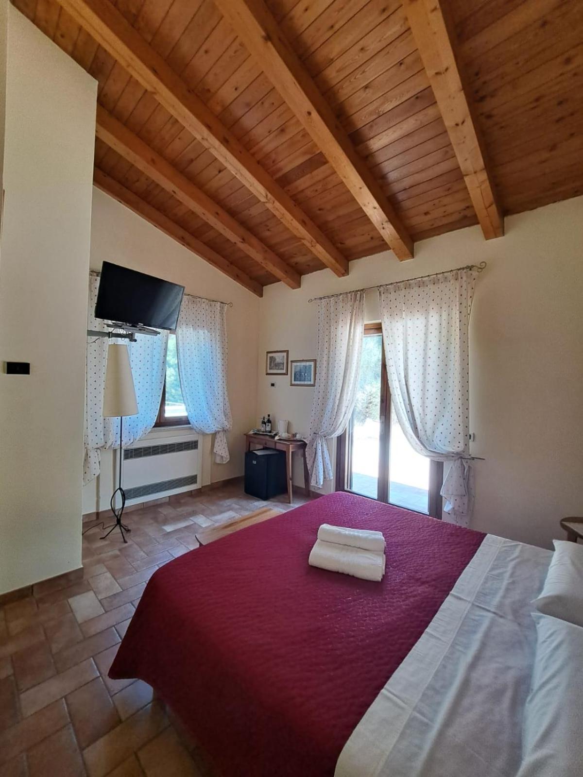 Bed and Breakfast Casale Terre Rosse Garden Saturnia Esterno foto