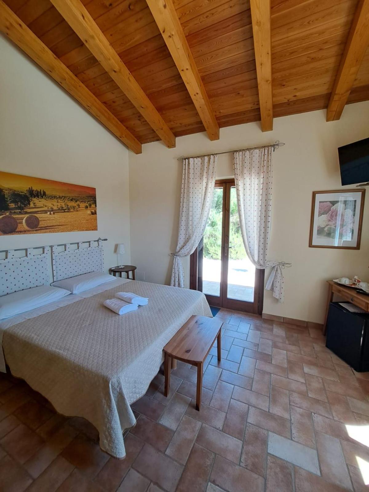 Bed and Breakfast Casale Terre Rosse Garden Saturnia Esterno foto
