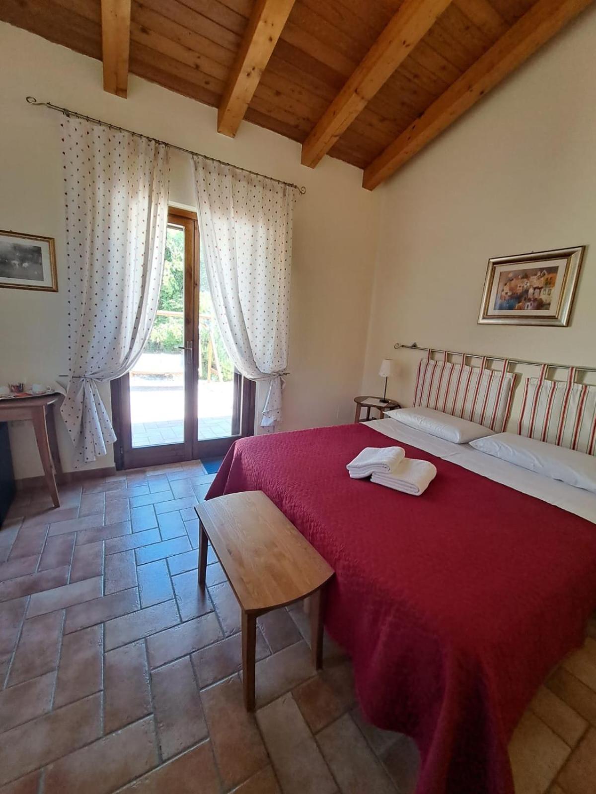 Bed and Breakfast Casale Terre Rosse Garden Saturnia Esterno foto