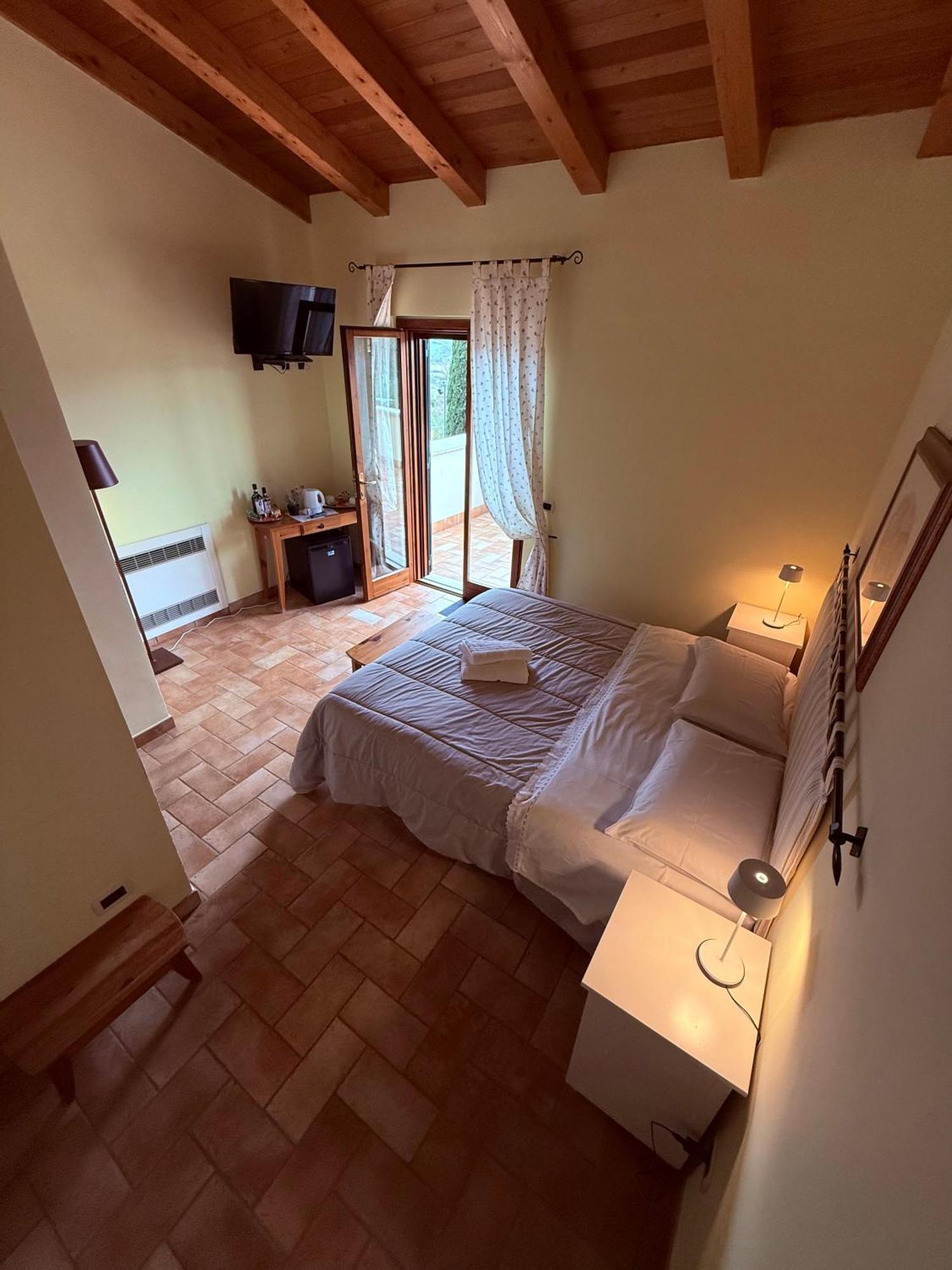Bed and Breakfast Casale Terre Rosse Garden Saturnia Esterno foto